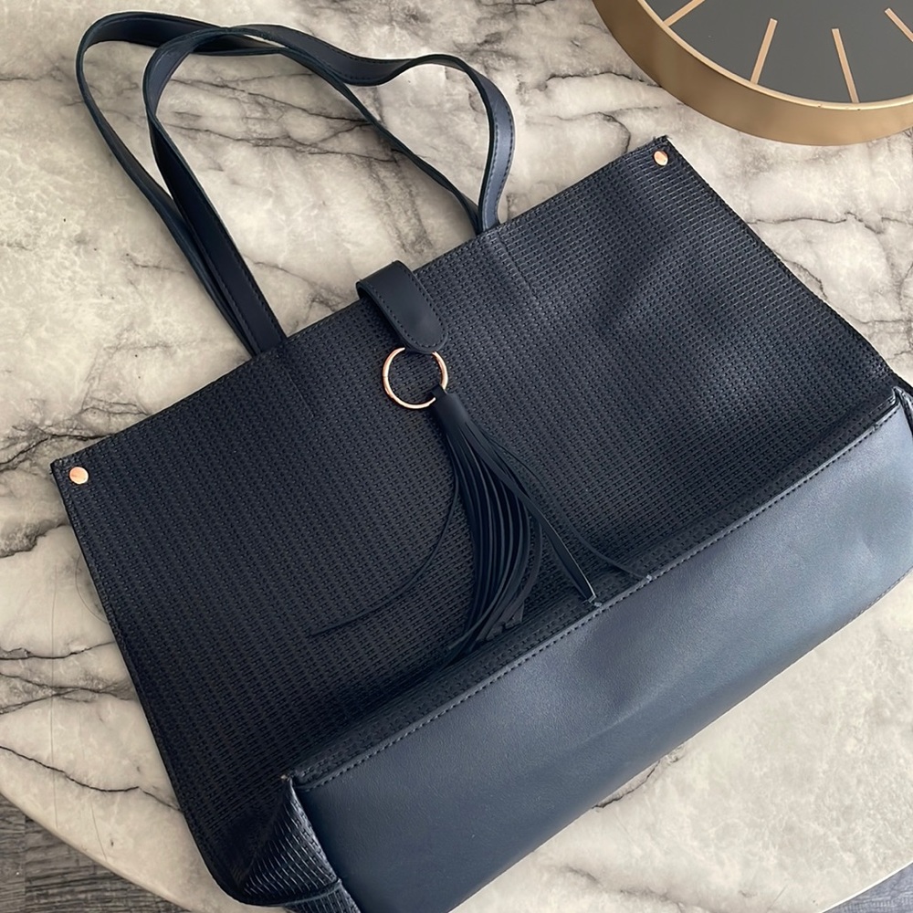 Beautiful and perfect condition. Tote bag.